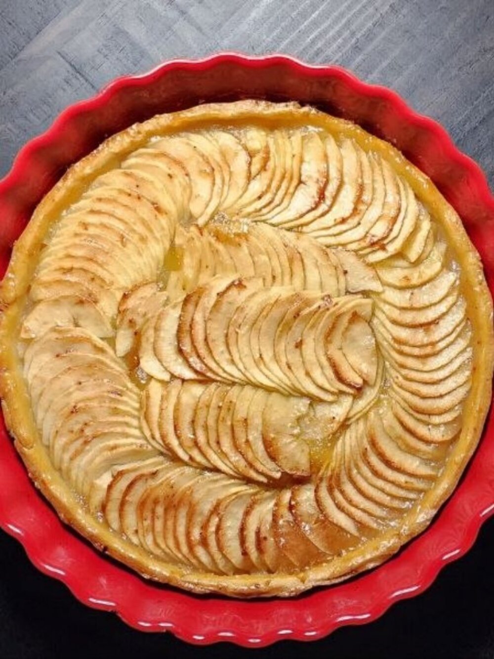 Emile Henry 11" Deep Tart Dish Burgundy – Great Condition